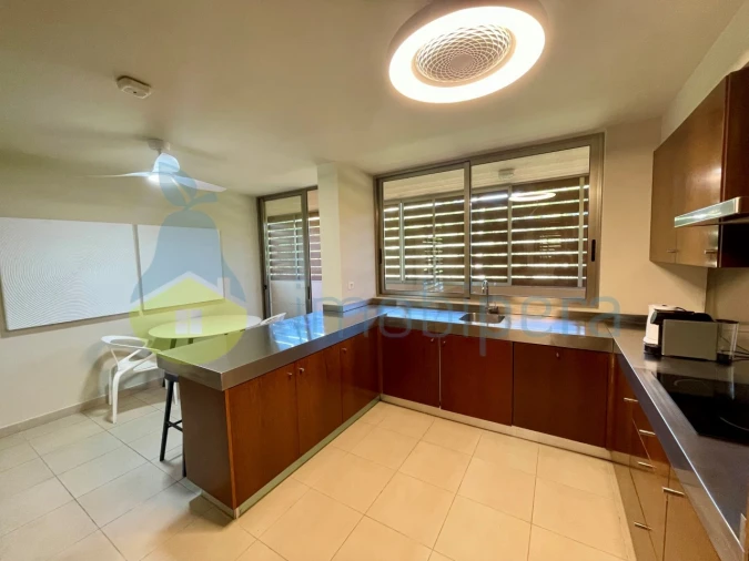 Moradia T4 para Venda em Guia Foto 6