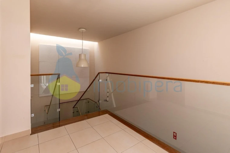 Moradia T4 para Venda em Guia Foto 16