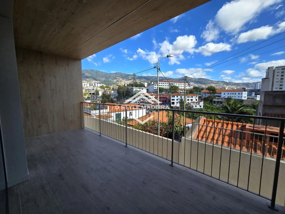 Apartamento T2 para Venda em São Martinho Foto 1