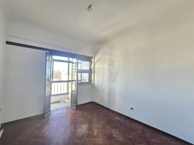 Apartamento T3 para Venda em Queluz e Belas Foto 2