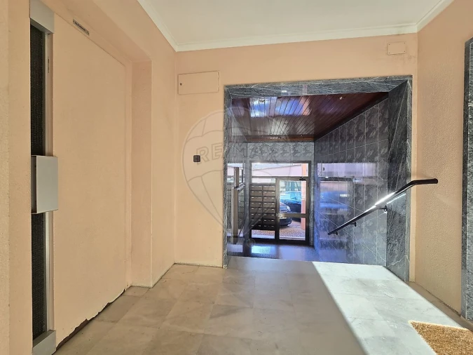 Apartamento T2 para Venda em Algueirão-Mem Martins Foto 9