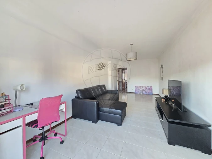 Apartamento T2 para Venda em Algueirão-Mem Martins Foto 2