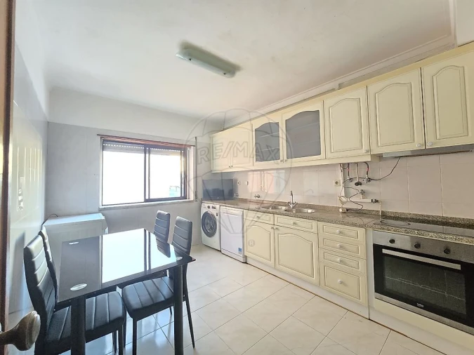 Apartamento T2 para Venda em Algueirão-Mem Martins Foto 3