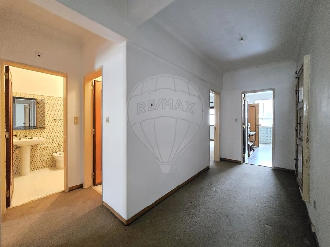 Apartamento T3 para Venda em Algés, Linda-A-Velha e Cruz Quebrada-Dafundo Foto 1