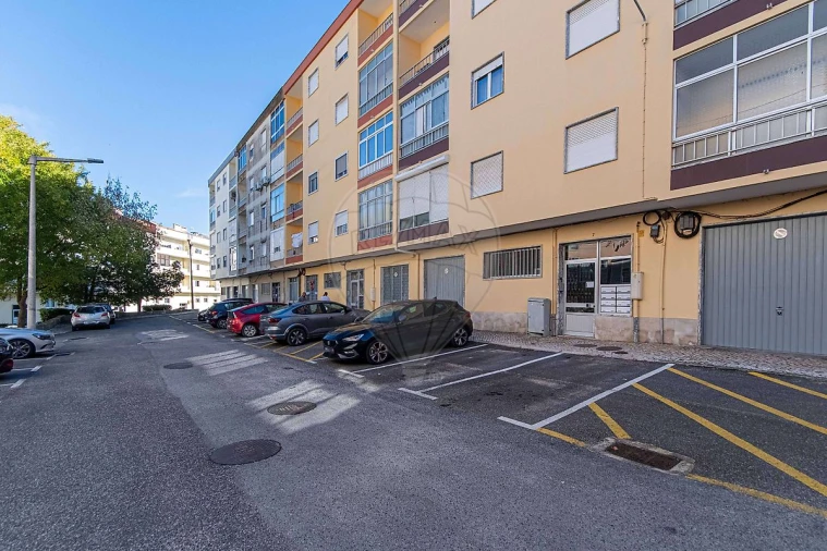 Apartamento T2 para Venda em Vila Franca de Xira Foto 3