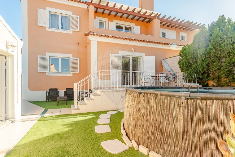 Moradia T4 para Venda em Azeitão (São Lourenço e São Simão) Foto 1