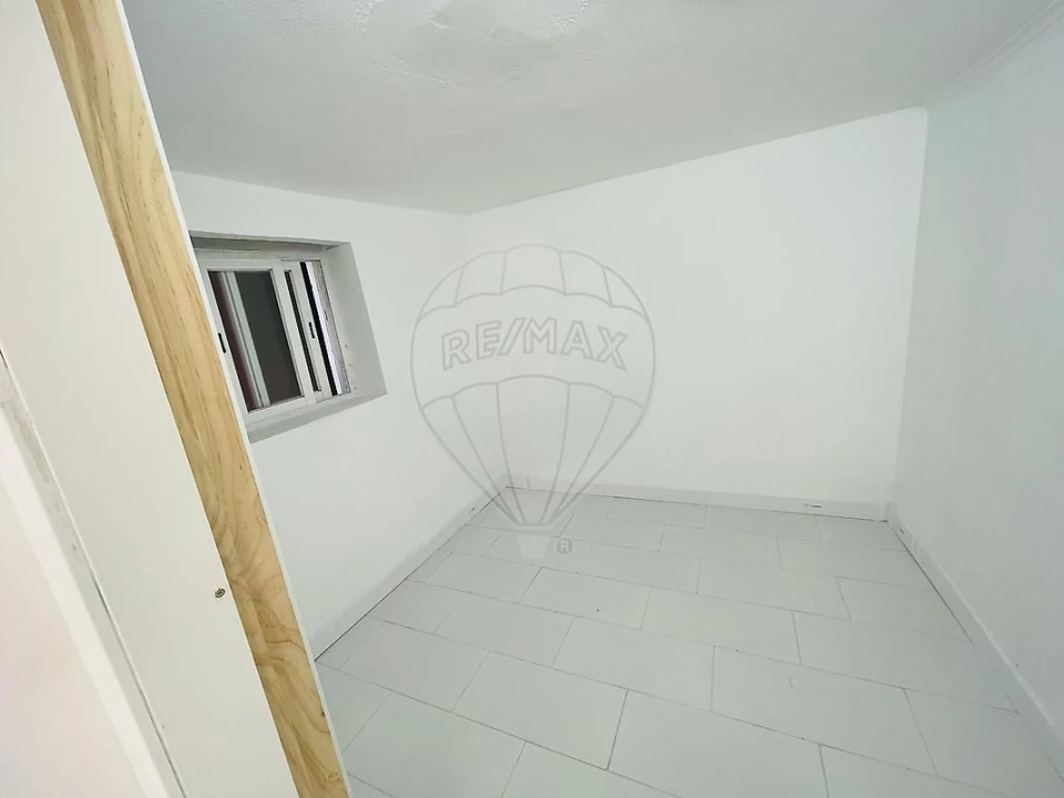 Prédio para Venda em Encosta do Sol Foto 11