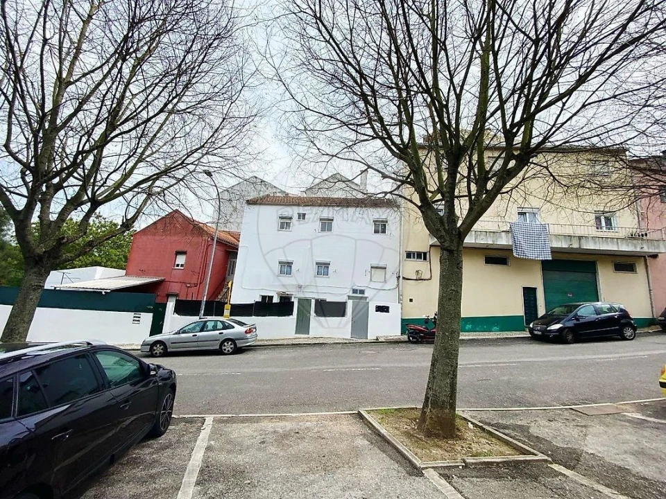 Prédio para Venda em Encosta do Sol Foto 2