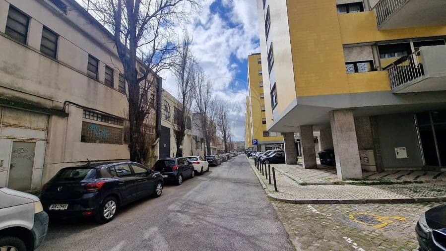 Apartamento T2 para Venda em Alvalade Foto 13