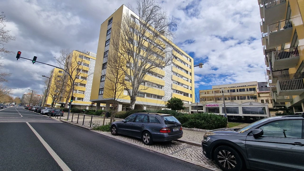 Apartamento T2 para Venda em Alvalade Foto 10