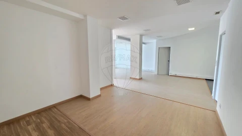 Loja para Venda em Alvalade