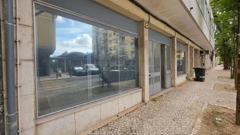 Loja para Venda em Alvalade