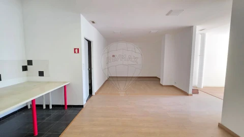 Loja para Venda em Alvalade