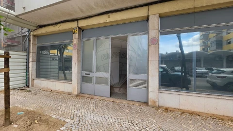 Loja para Venda em Alvalade