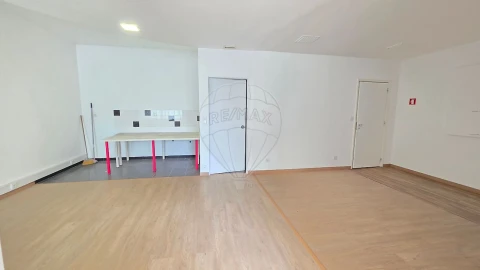 Loja para Venda em Alvalade