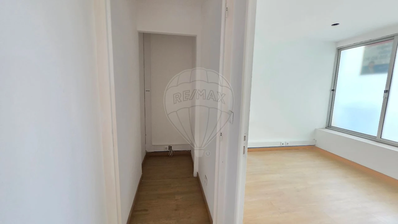 Loja para Venda em Alvalade Foto 13