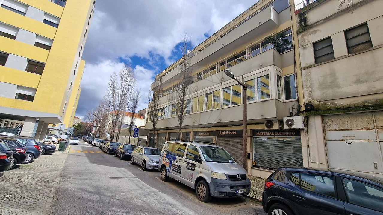Loja para Venda em Alvalade Foto 2