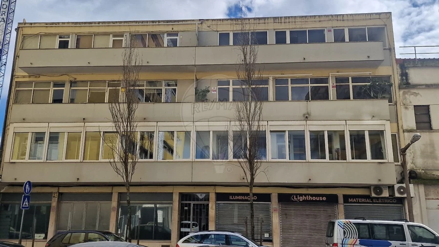 Loja para Venda em Alvalade Foto 3