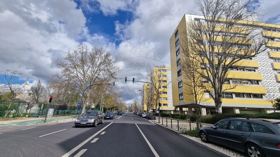 Loja para Venda em Alvalade Foto 11