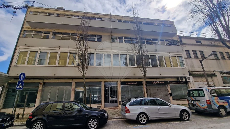 Apartamento T2 para Venda em Alvalade Foto 4