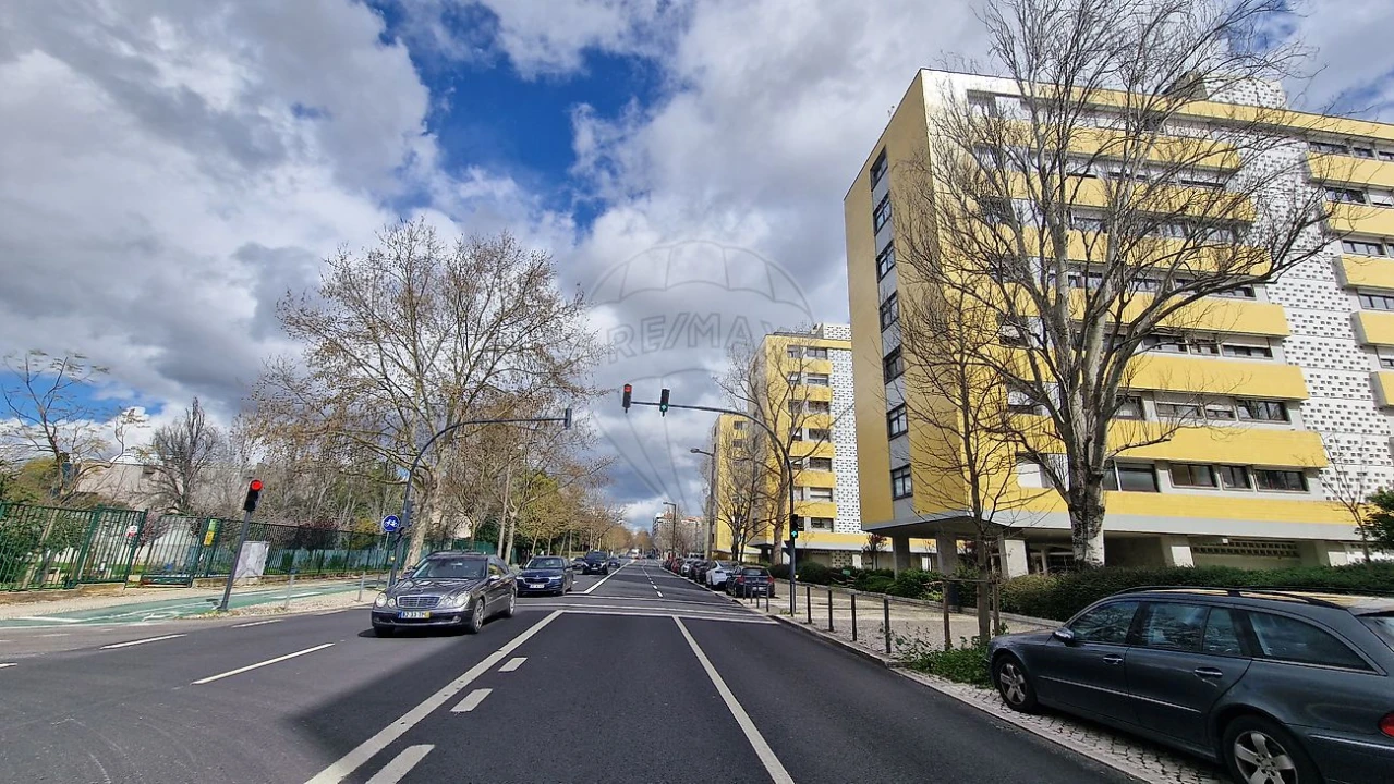 Apartamento T2 para Venda em Alvalade Foto 15