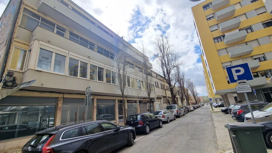 Apartamento T2 para Venda em Alvalade Foto 14