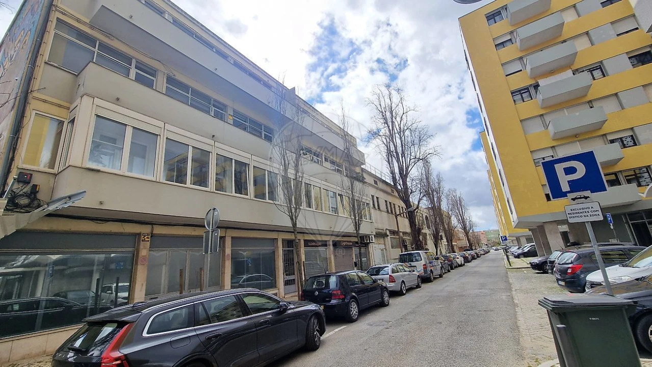 Apartamento T2 para Venda em Alvalade Foto 14