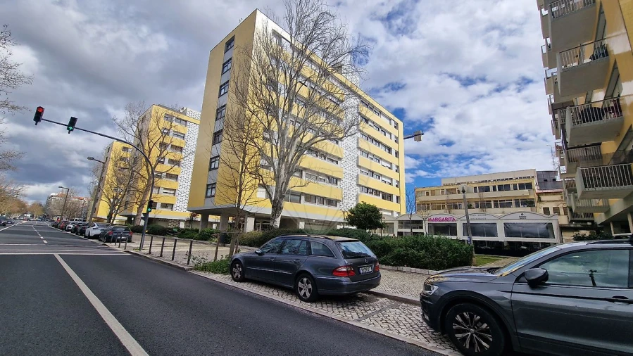 Apartamento T2 para Venda em Alvalade Foto 10