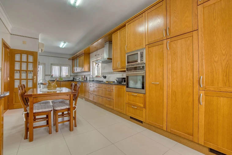 Moradia T5 para Venda em Póvoa de Santa Iria e Forte da Casa Foto 6