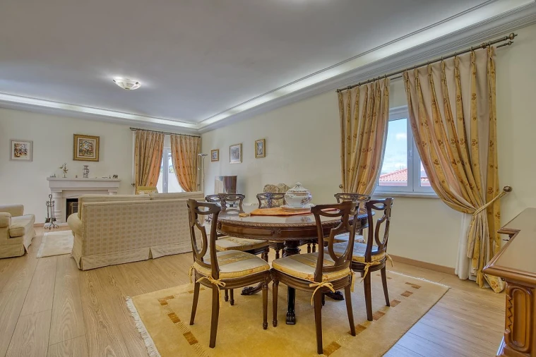 Moradia T5 para Venda em Póvoa de Santa Iria e Forte da Casa Foto 3