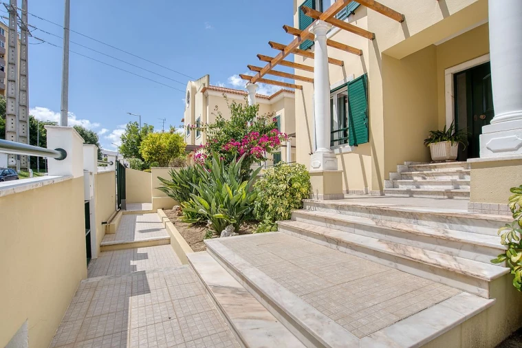 Moradia T5 para Venda em Póvoa de Santa Iria e Forte da Casa Foto 9