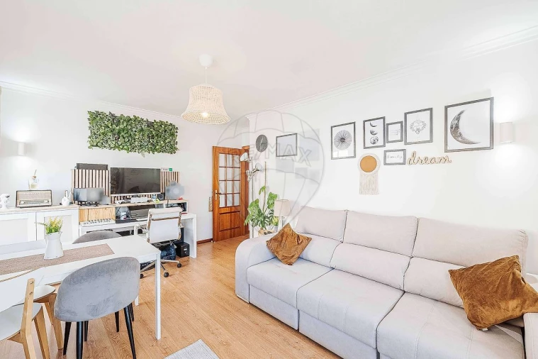 Apartamento T2 para Venda em Rio de Mouro Foto 6