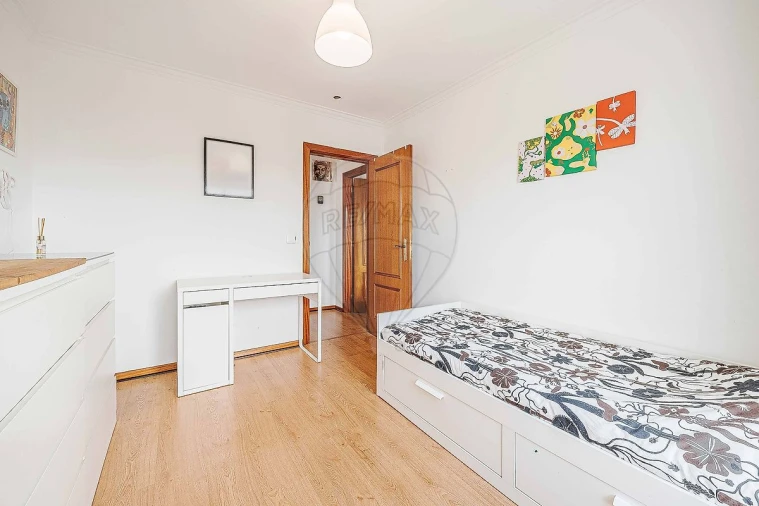 Apartamento T2 para Venda em Rio de Mouro Foto 23