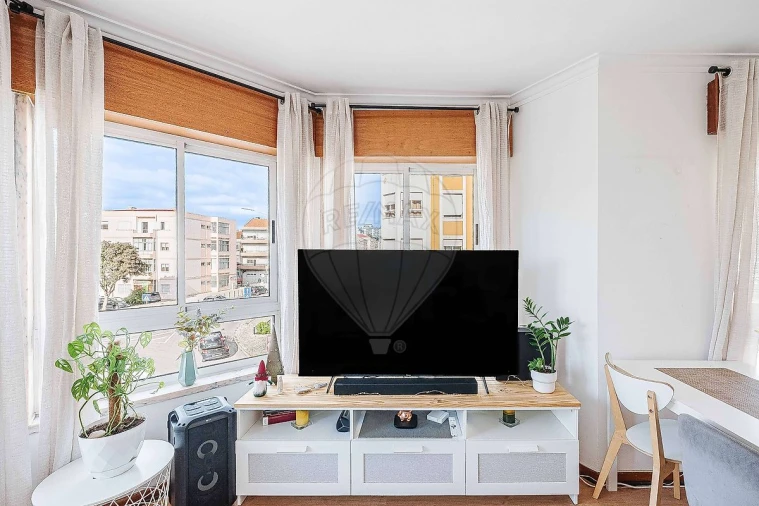 Apartamento T2 para Venda em Rio de Mouro Foto 5