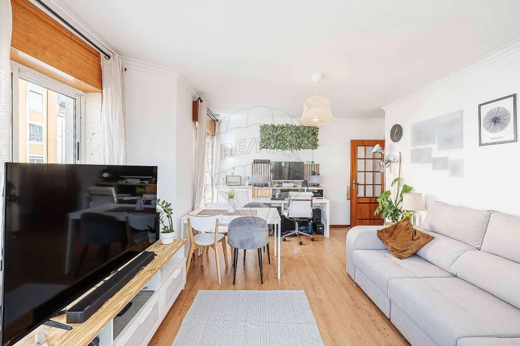 Apartamento T2 para Venda em Rio de Mouro Foto 4