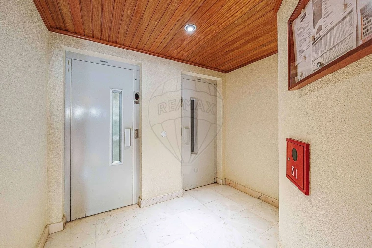 Apartamento T2 para Venda em Rio de Mouro Foto 31