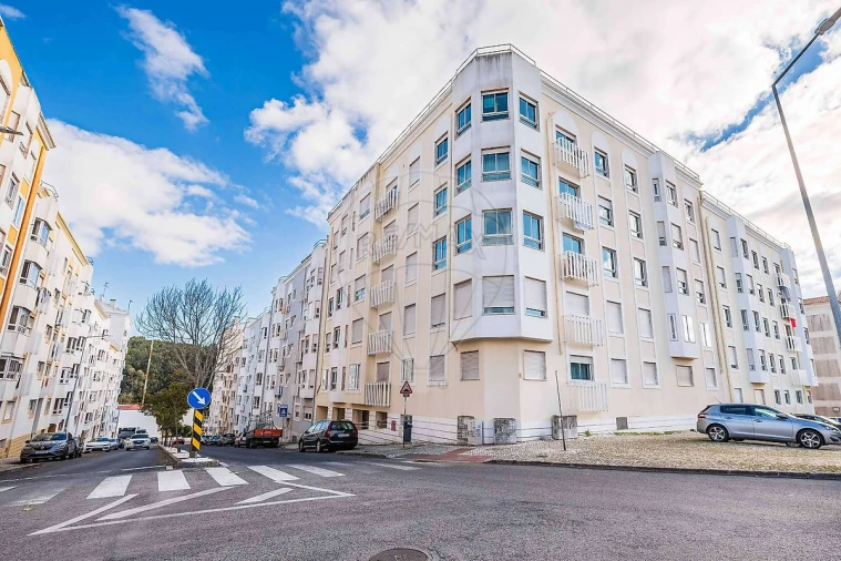 Apartamento T2 para Venda em Rio de Mouro Foto 29
