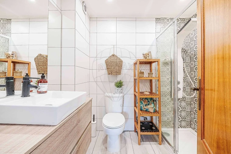 Apartamento T2 para Venda em Rio de Mouro Foto 17