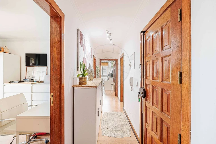 Apartamento T2 para Venda em Rio de Mouro Foto 16