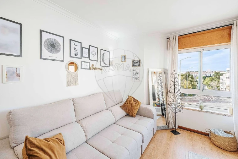 Apartamento T2 para Venda em Rio de Mouro Foto 3