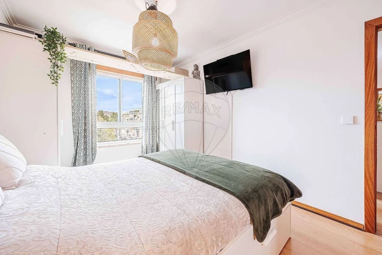 Apartamento T2 para Venda em Rio de Mouro Foto 27