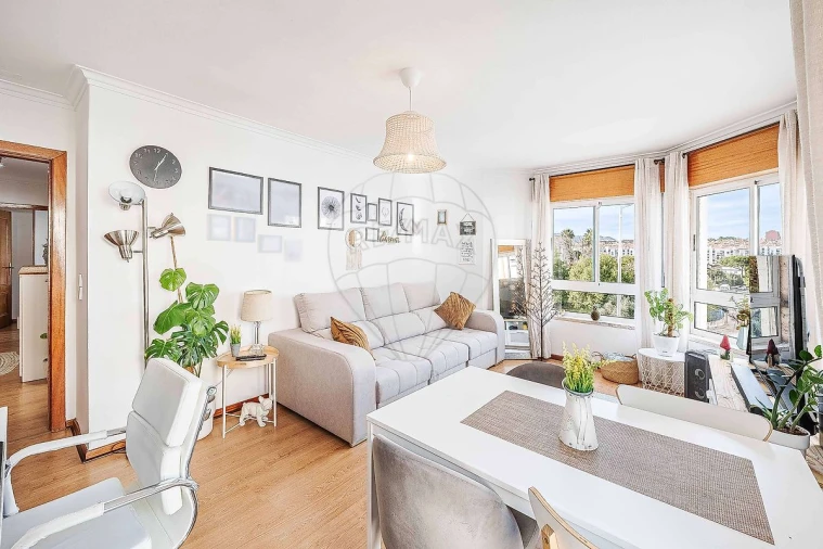 Apartamento T2 para Venda em Rio de Mouro Foto 2