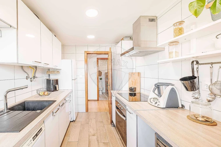 Apartamento T2 para Venda em Rio de Mouro Foto 11