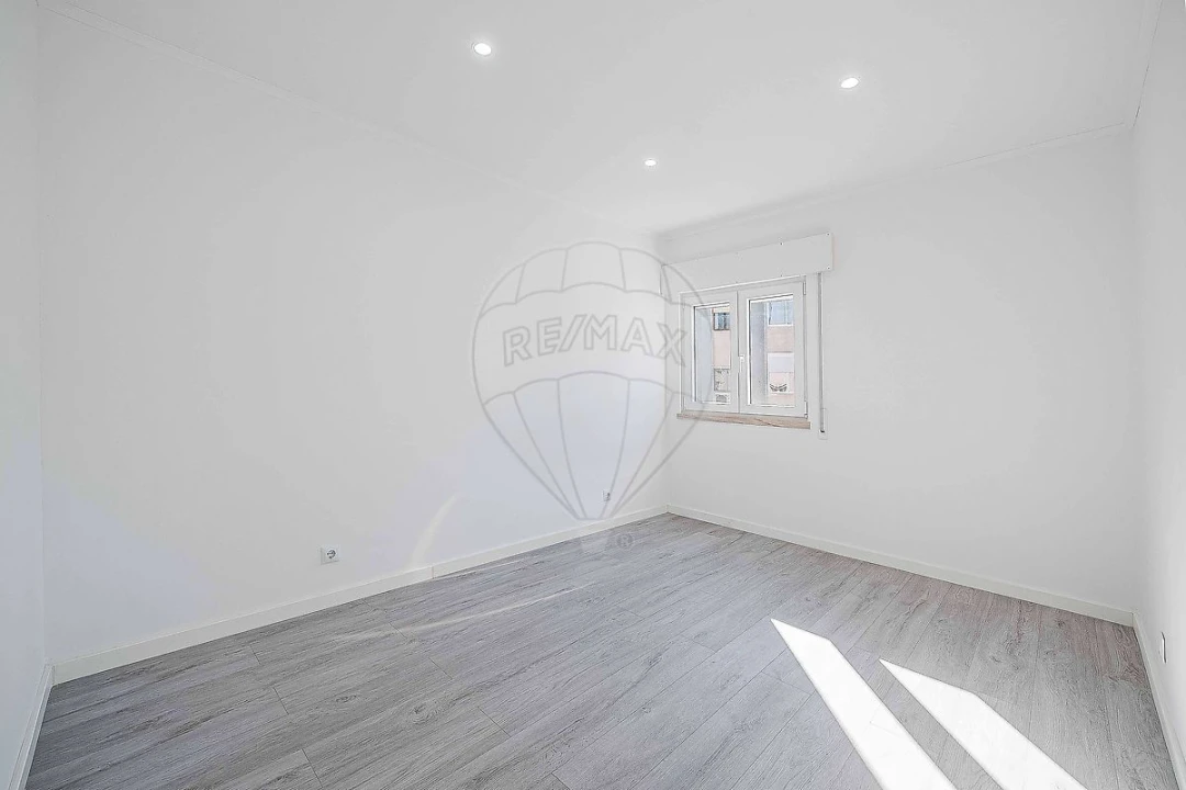 Apartamento T3 para Venda em Póvoa de Santo Adrião e Olival Basto Foto 36