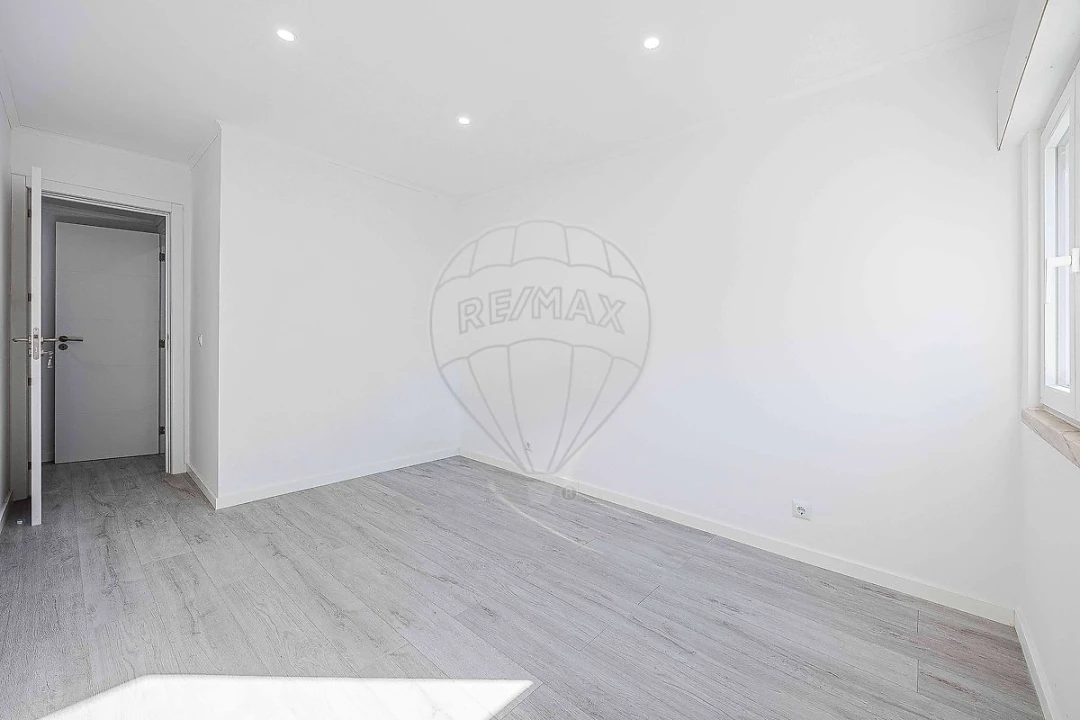 Apartamento T3 para Venda em Póvoa de Santo Adrião e Olival Basto Foto 40