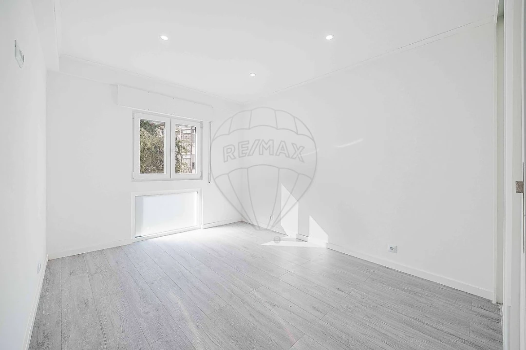 Apartamento T3 para Venda em Póvoa de Santo Adrião e Olival Basto Foto 29