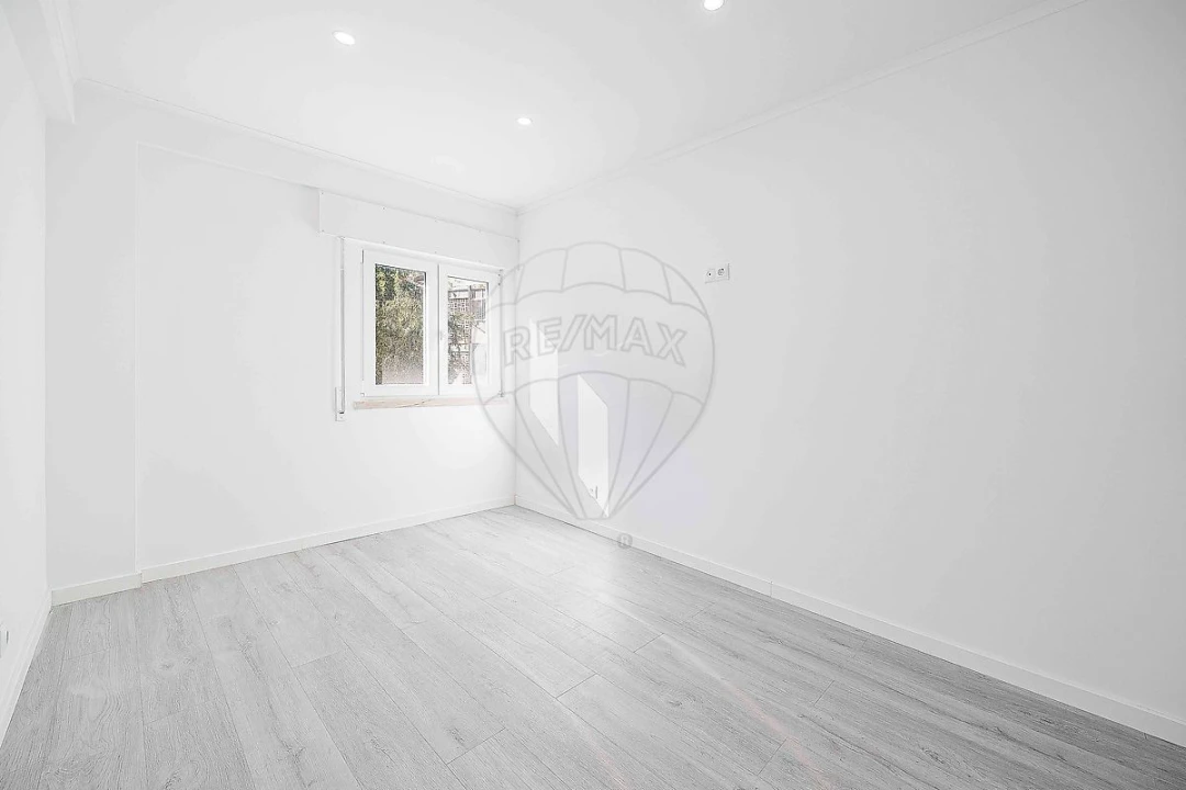 Apartamento T3 para Venda em Póvoa de Santo Adrião e Olival Basto Foto 32