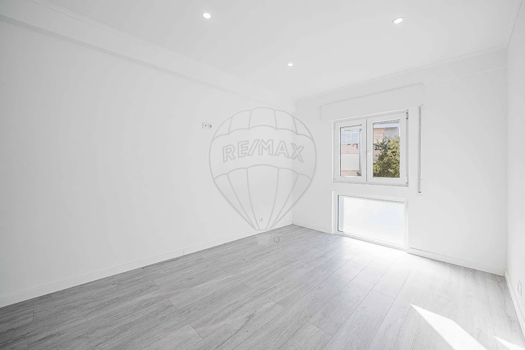 Apartamento T3 para Venda em Póvoa de Santo Adrião e Olival Basto Foto 28