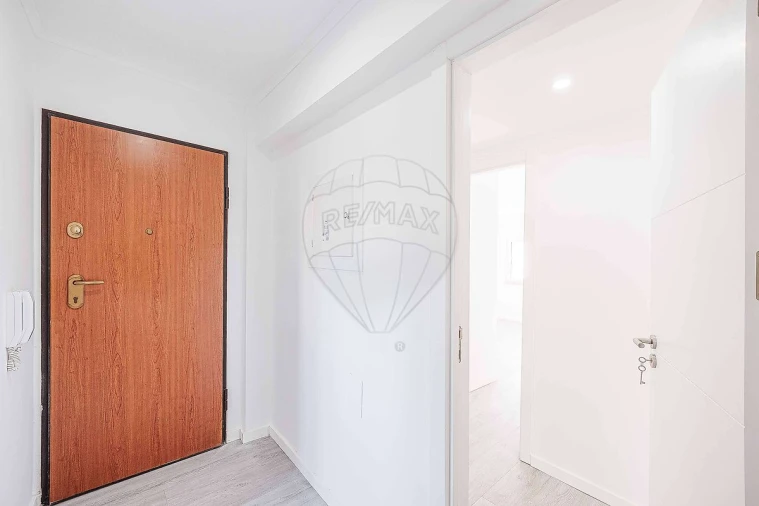 Apartamento T3 para Venda em Póvoa de Santo Adrião e Olival Basto Foto 9