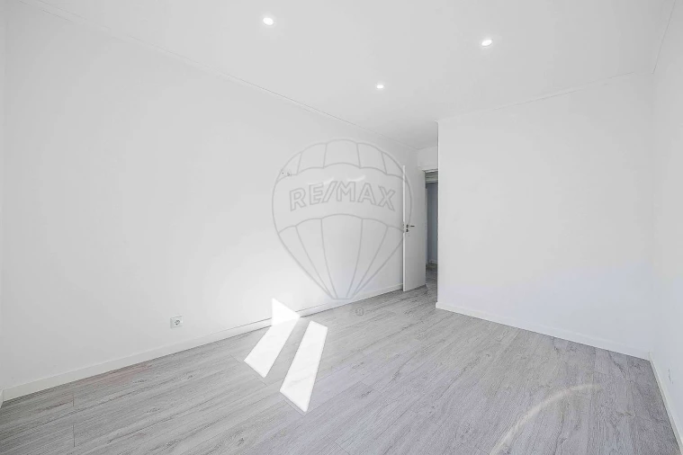 Apartamento T3 para Venda em Póvoa de Santo Adrião e Olival Basto Foto 39